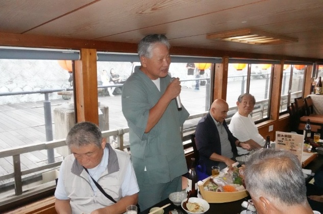 東京電機大学神奈川県支部　屋形船納涼幹事会　支部長写真