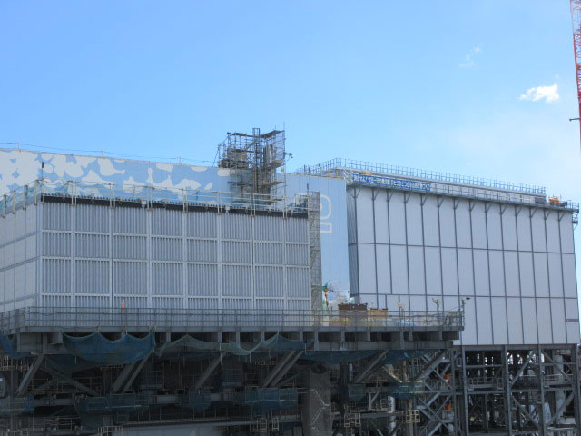 福島第一原子力発電所1号機建屋写真